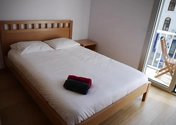 Bed & Seaside נאזרה